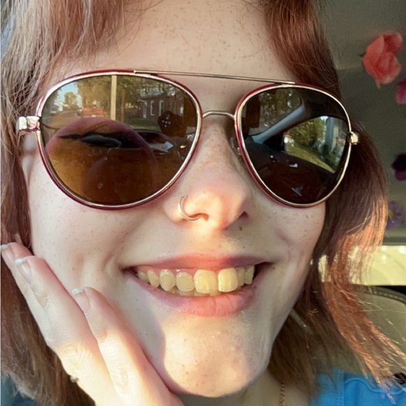 Meet your Posher, Cecilia - Picture 1 of 1